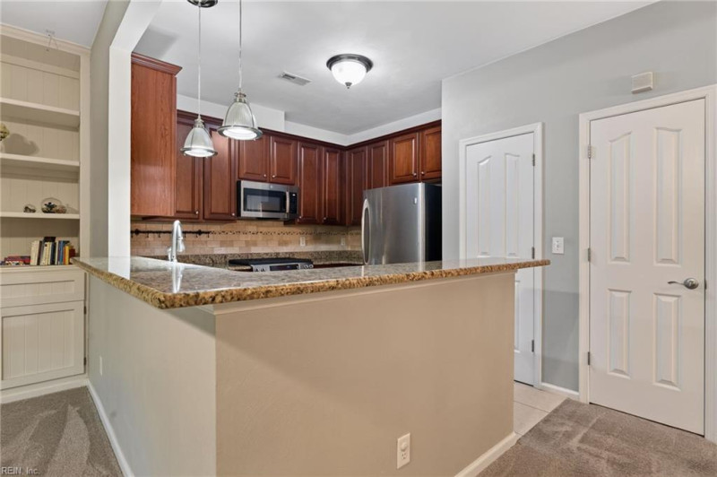 Photo 4 of 32 residential for sale in Chesapeake virginia