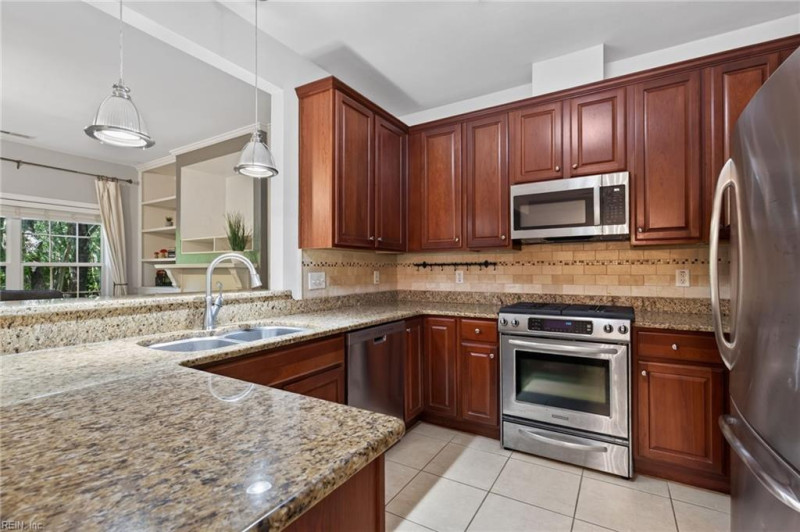 Photo 5 of 32 residential for sale in Chesapeake virginia