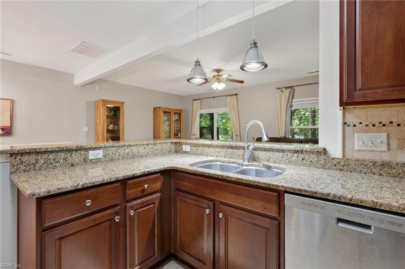 Photo 6 of 32 residential for sale in Chesapeake virginia