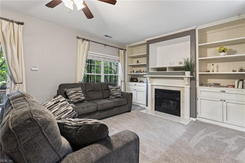 Photo 7 of 32 residential for sale in Chesapeake virginia