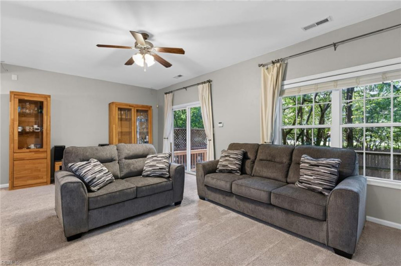 Photo 8 of 32 residential for sale in Chesapeake virginia