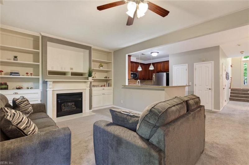 Photo 9 of 32 residential for sale in Chesapeake virginia