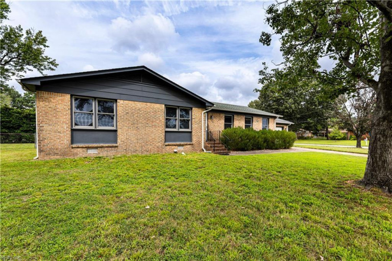 Photo 3 of 13 residential for sale in Chesapeake virginia Photo 3 of 13 residential for sale in Chesapeake virginia