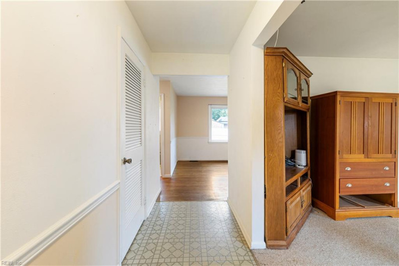 Photo 6 of 13 residential for sale in Chesapeake virginia Photo 6 of 13 residential for sale in Chesapeake virginia