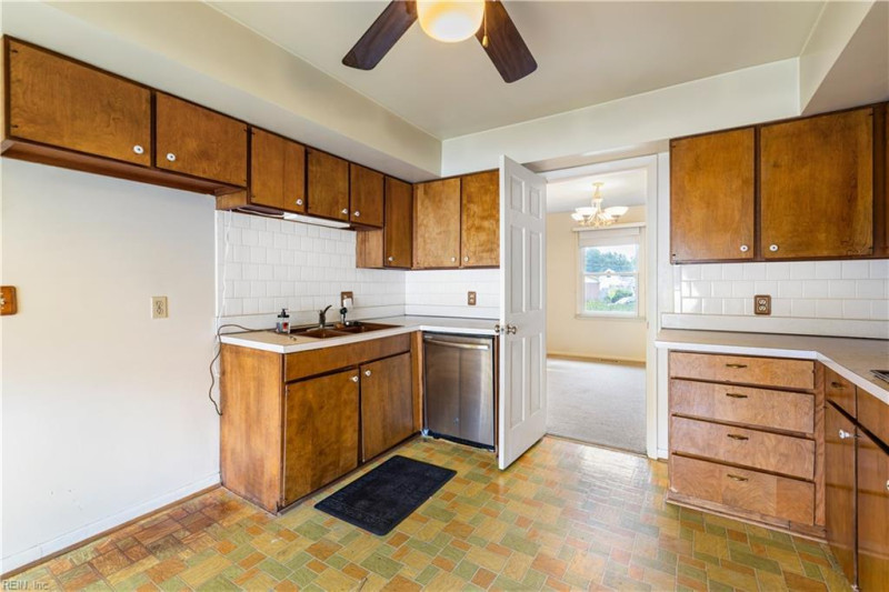 Photo 9 of 13 residential for sale in Chesapeake virginia Photo 9 of 13 residential for sale in Chesapeake virginia