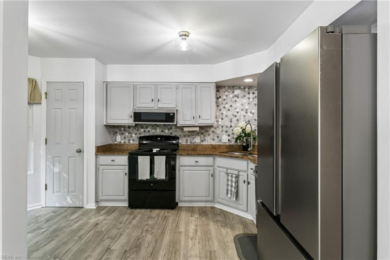 Photo 16 of 41 residential for sale in York County virginia
