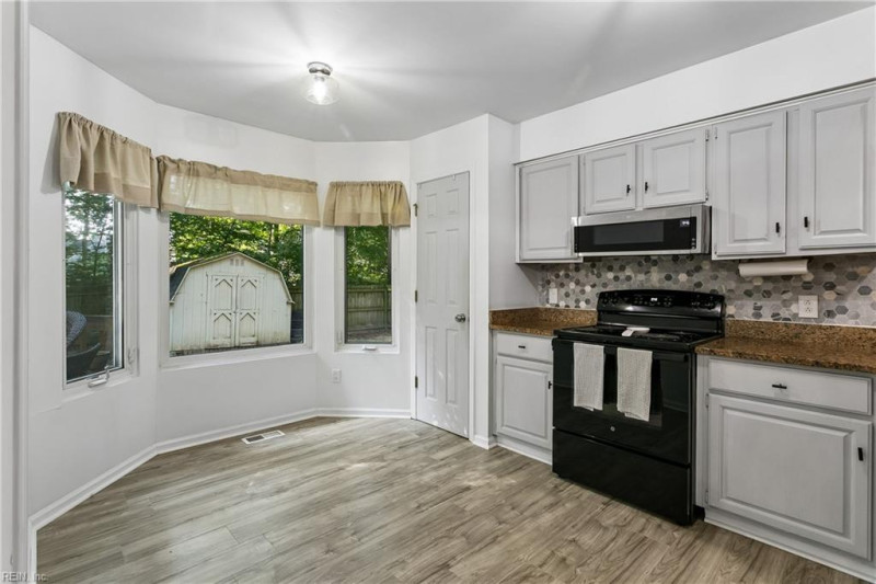 Photo 19 of 41 residential for sale in York County virginia