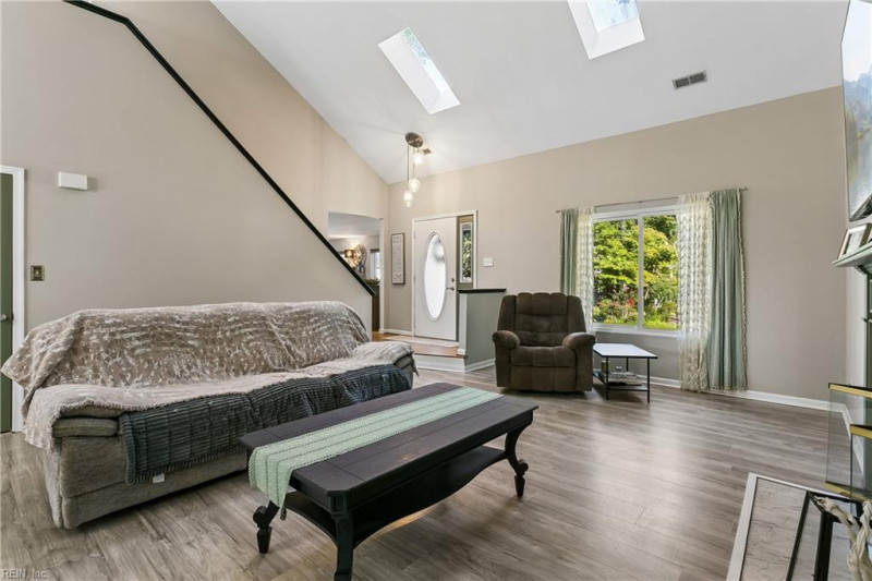 Photo 8 of 41 residential for sale in York County virginia