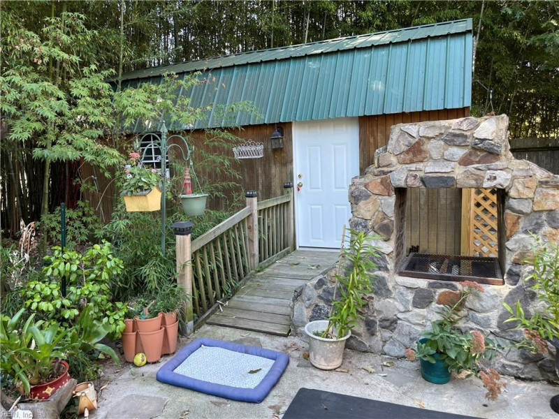 Photo 7 of 11 residential for sale in Virginia Beach virginia