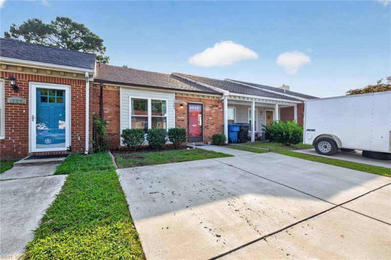 Photo 2 of 26 residential for sale in Virginia Beach virginia