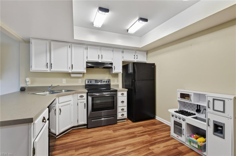 Photo 8 of 26 residential for sale in Virginia Beach virginia