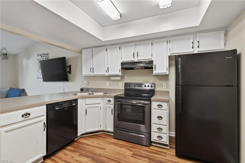 Photo 9 of 26 residential for sale in Virginia Beach virginia