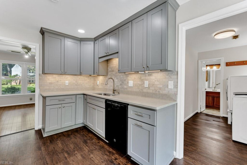 Photo 12 of 42 residential for sale in Virginia Beach virginia