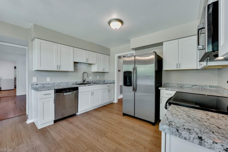 Photo 13 of 42 residential for sale in Virginia Beach virginia