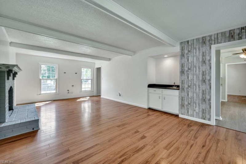 Photo 14 of 42 residential for sale in Virginia Beach virginia