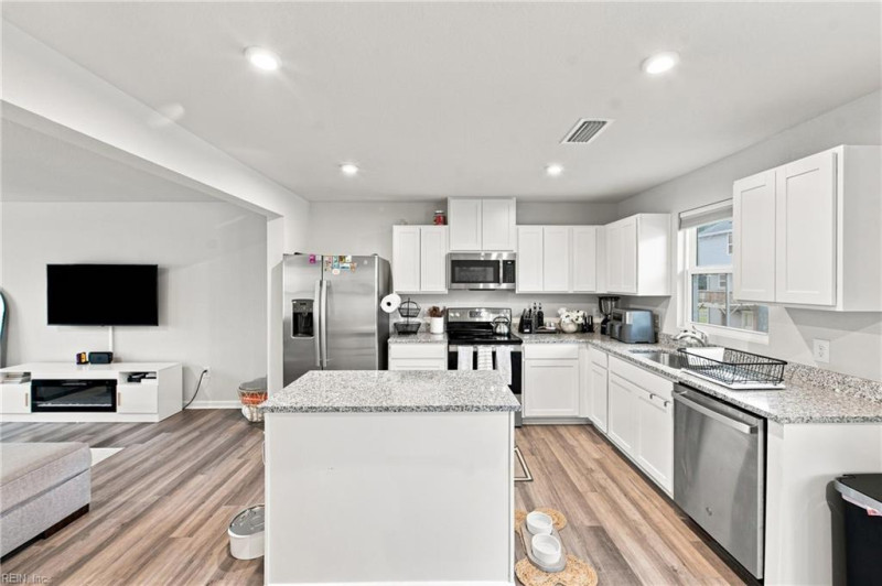 Photo 11 of 39 residential for sale in Suffolk virginia