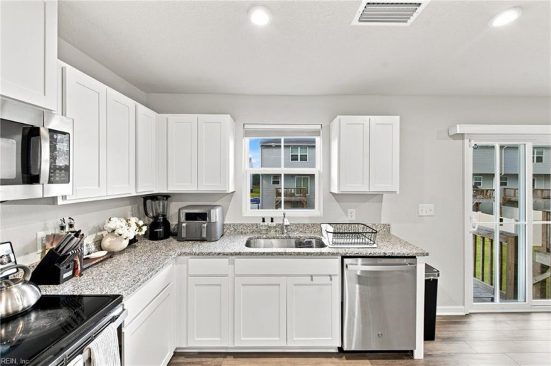 Photo 16 of 39 residential for sale in Suffolk virginia