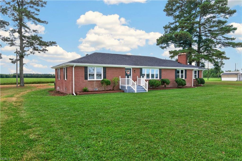 Photo 4 of 40 residential for sale in Suffolk virginia