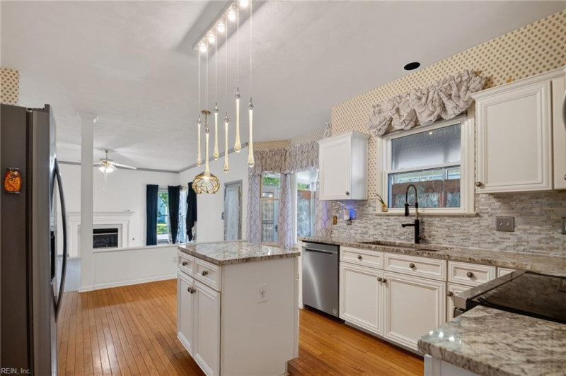 Photo 11 of 46 residential for sale in Chesapeake virginia