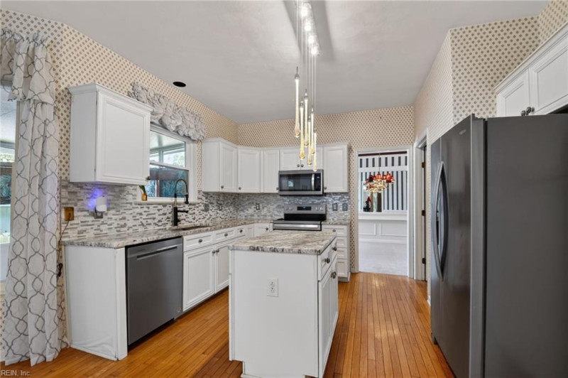Photo 12 of 46 residential for sale in Chesapeake virginia