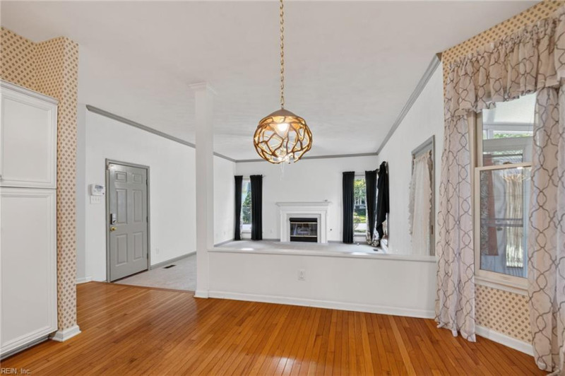 Photo 16 of 46 residential for sale in Chesapeake virginia