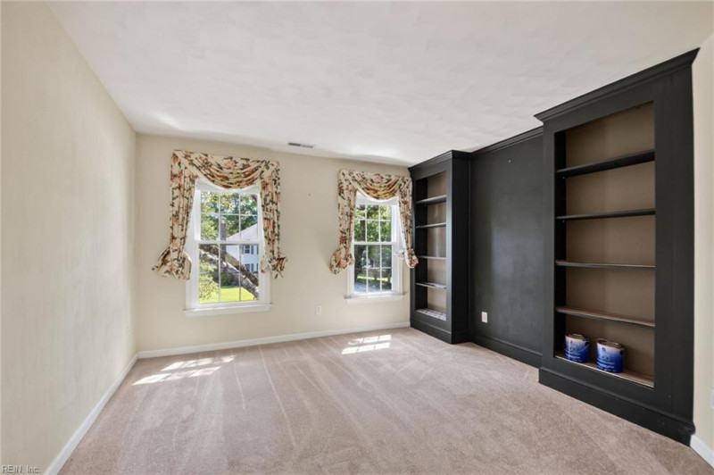 Photo 25 of 46 residential for sale in Chesapeake virginia