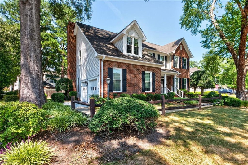 Photo 3 of 46 residential for sale in Chesapeake virginia