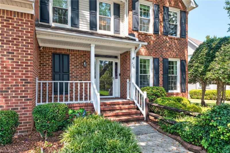 Photo 4 of 46 residential for sale in Chesapeake virginia