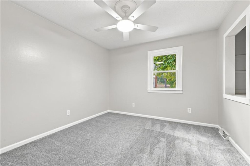 Photo 14 of 31 residential for sale in Newport News virginia