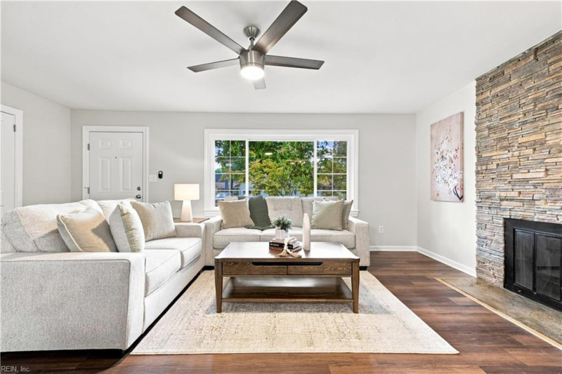Photo 5 of 31 residential for sale in Newport News virginia