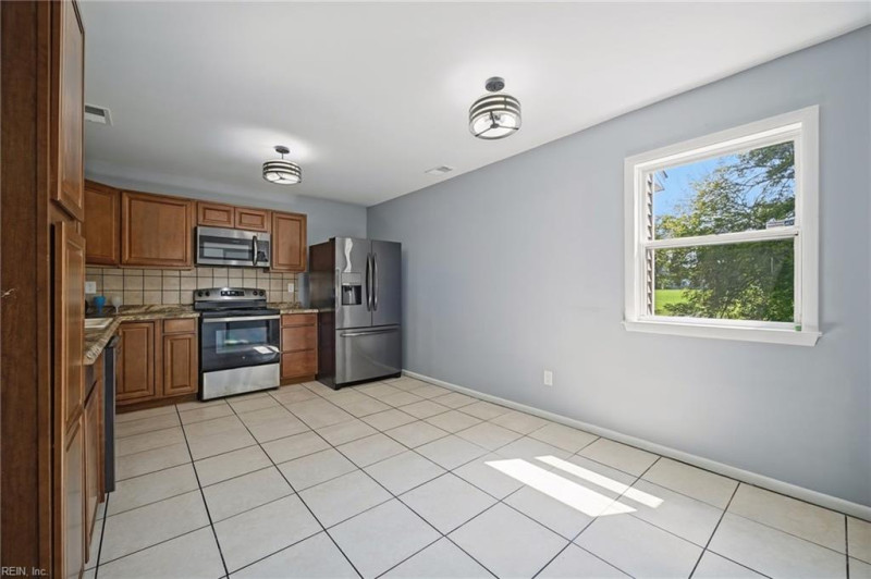 Photo 13 of 47 residential for sale in Portsmouth virginia