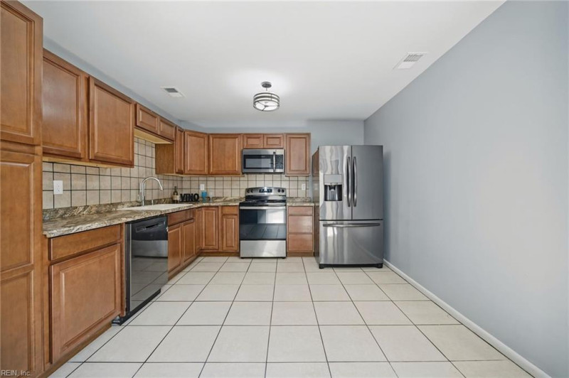 Photo 14 of 47 residential for sale in Portsmouth virginia