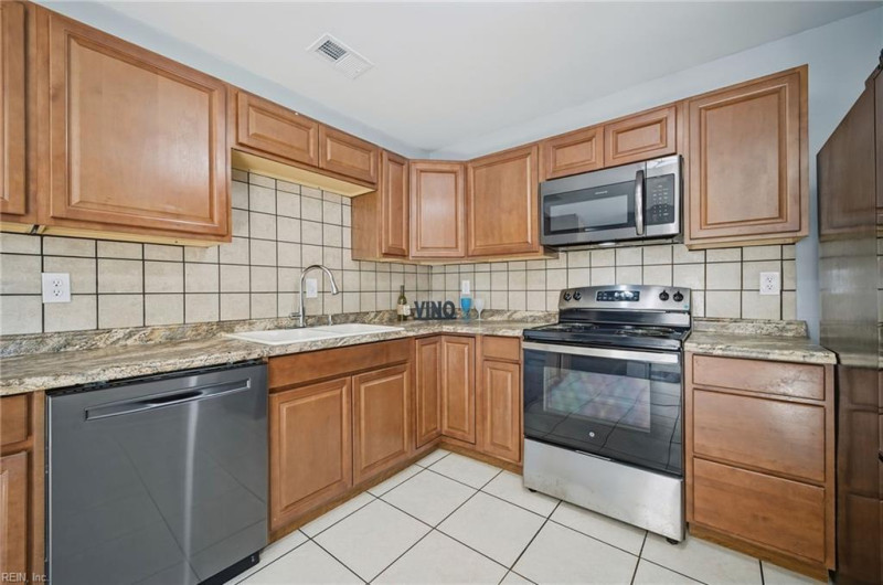 Photo 15 of 47 residential for sale in Portsmouth virginia