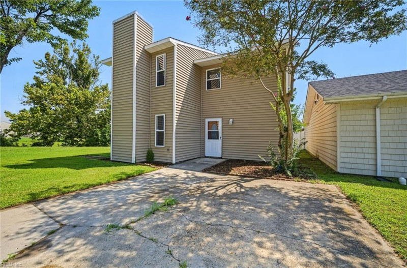 Photo 2 of 47 residential for sale in Portsmouth virginia