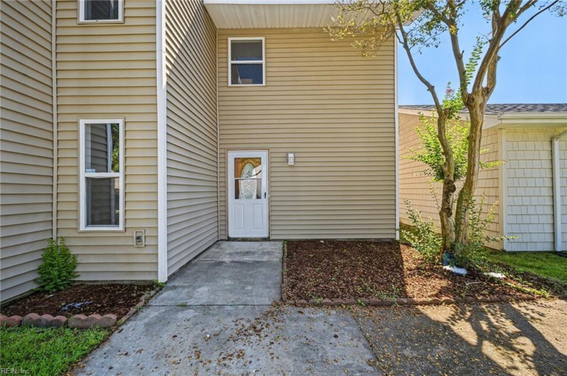 Photo 3 of 47 residential for sale in Portsmouth virginia