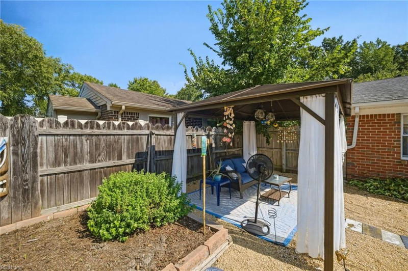 Photo 10 of 43 residential for sale in Virginia Beach virginia