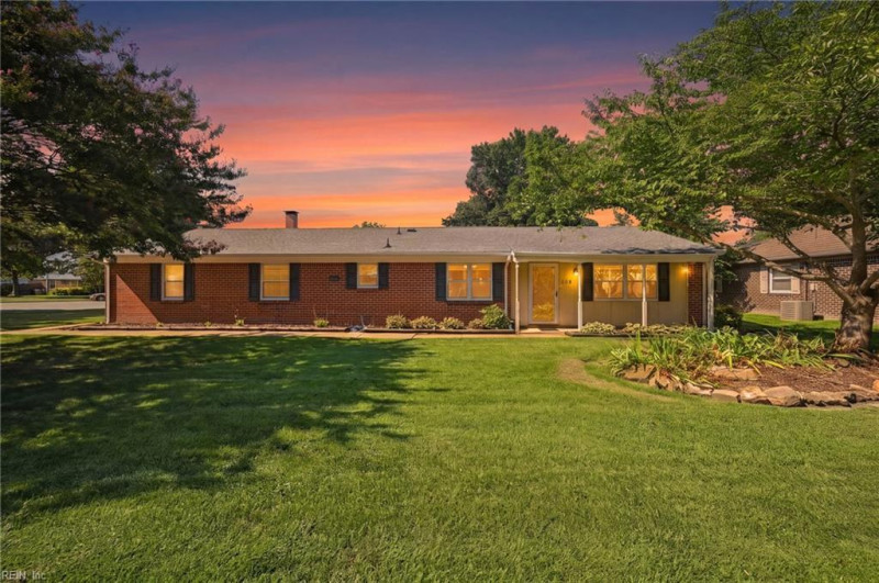 Photo 2 of 43 residential for sale in Virginia Beach virginia