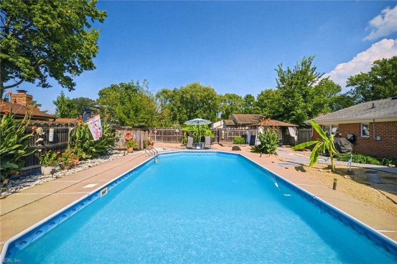 Photo 4 of 43 residential for sale in Virginia Beach virginia