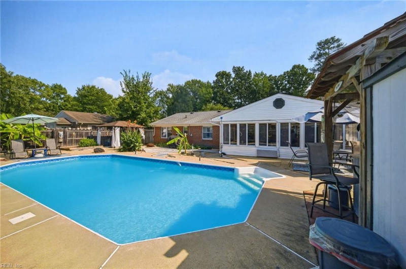 Photo 5 of 43 residential for sale in Virginia Beach virginia