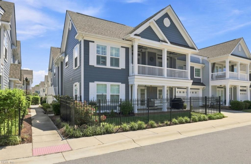 Photo 3 of 40 residential for sale in Suffolk virginia