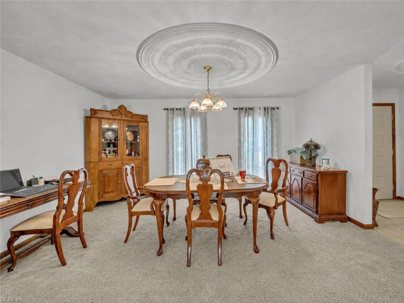 Photo 11 of 33 residential for sale in Chesapeake virginia