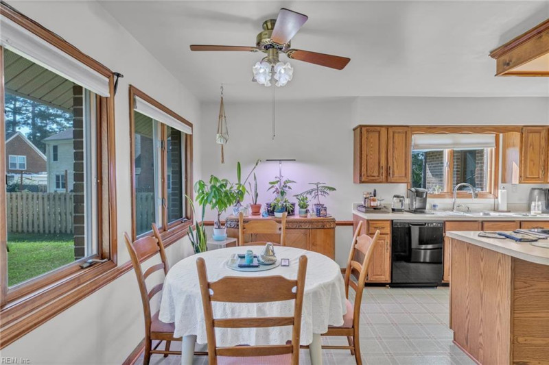Photo 14 of 33 residential for sale in Chesapeake virginia