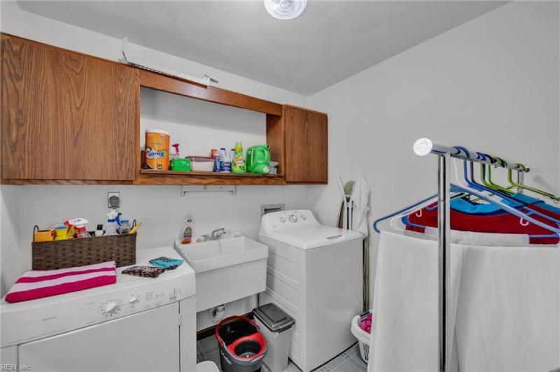 Photo 17 of 33 residential for sale in Chesapeake virginia