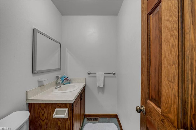 Photo 18 of 33 residential for sale in Chesapeake virginia