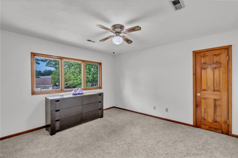 Photo 19 of 33 residential for sale in Chesapeake virginia