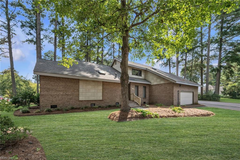 Photo 2 of 33 residential for sale in Chesapeake virginia