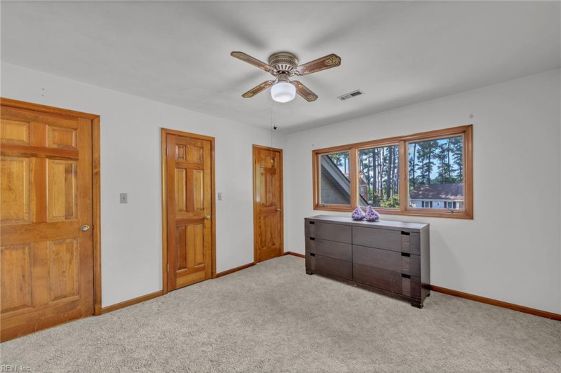 Photo 20 of 33 residential for sale in Chesapeake virginia