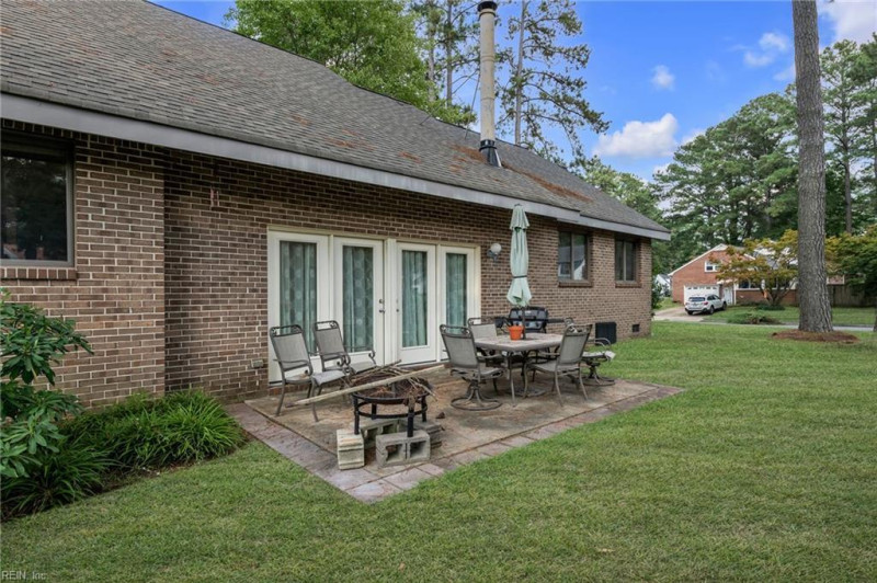 Photo 3 of 33 residential for sale in Chesapeake virginia