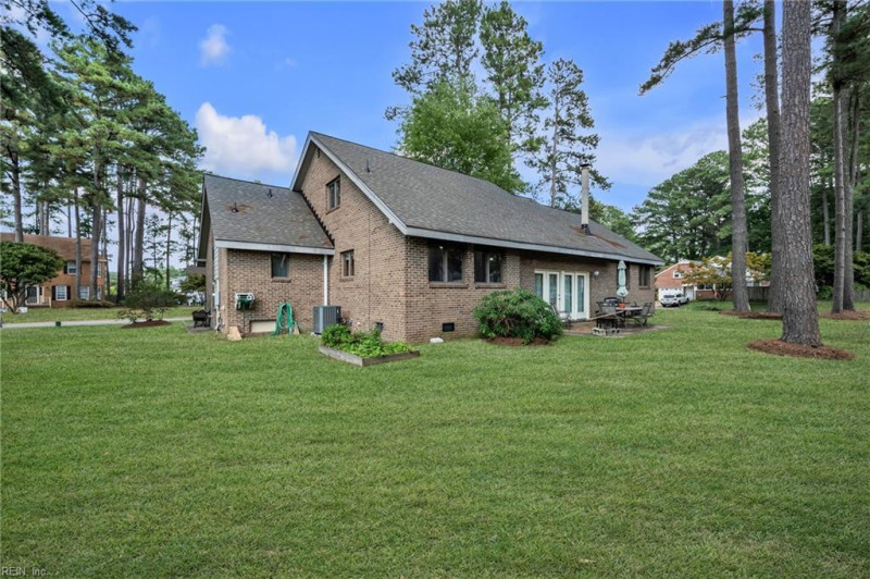 Photo 4 of 33 residential for sale in Chesapeake virginia