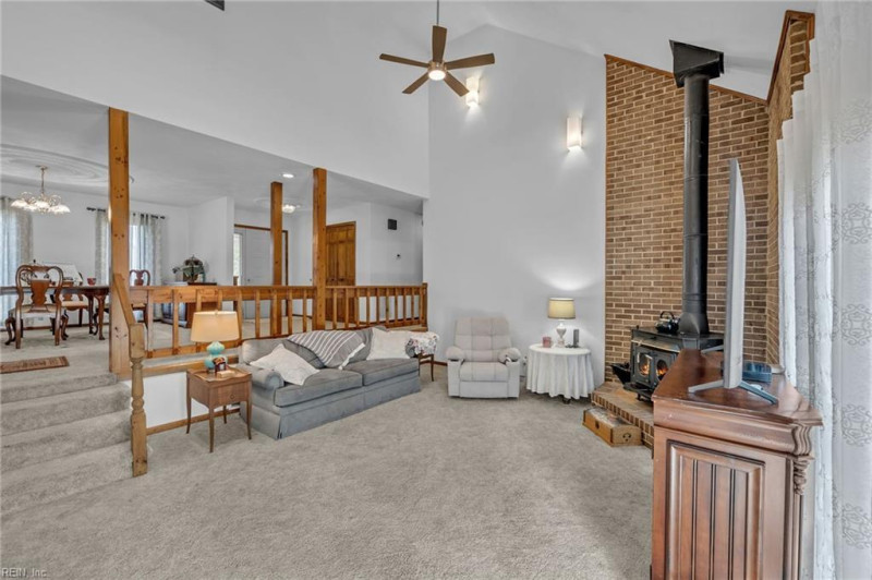 Photo 9 of 33 residential for sale in Chesapeake virginia